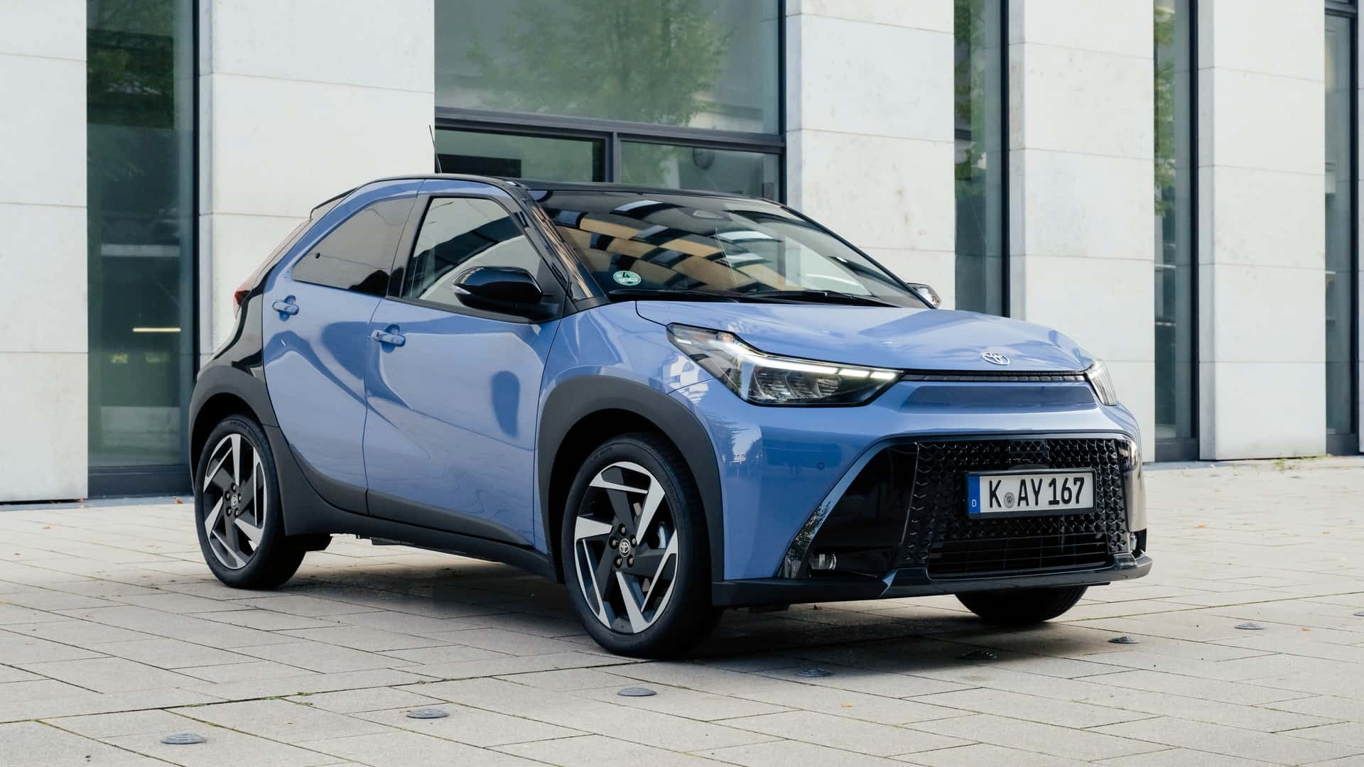 toyota-aygo-x-hev-2025-la-prova-su-strada