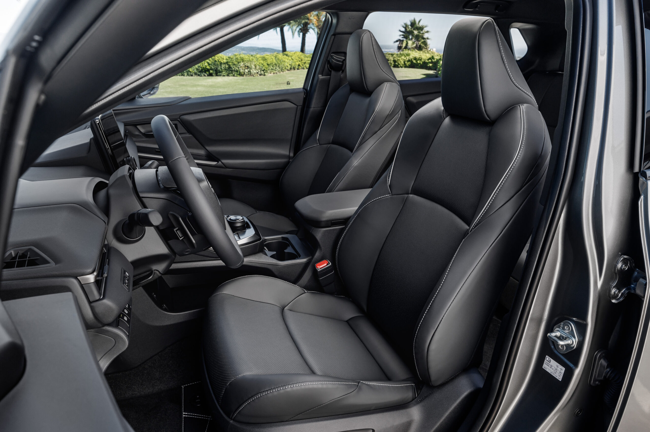 2026_bz4x_interior_022