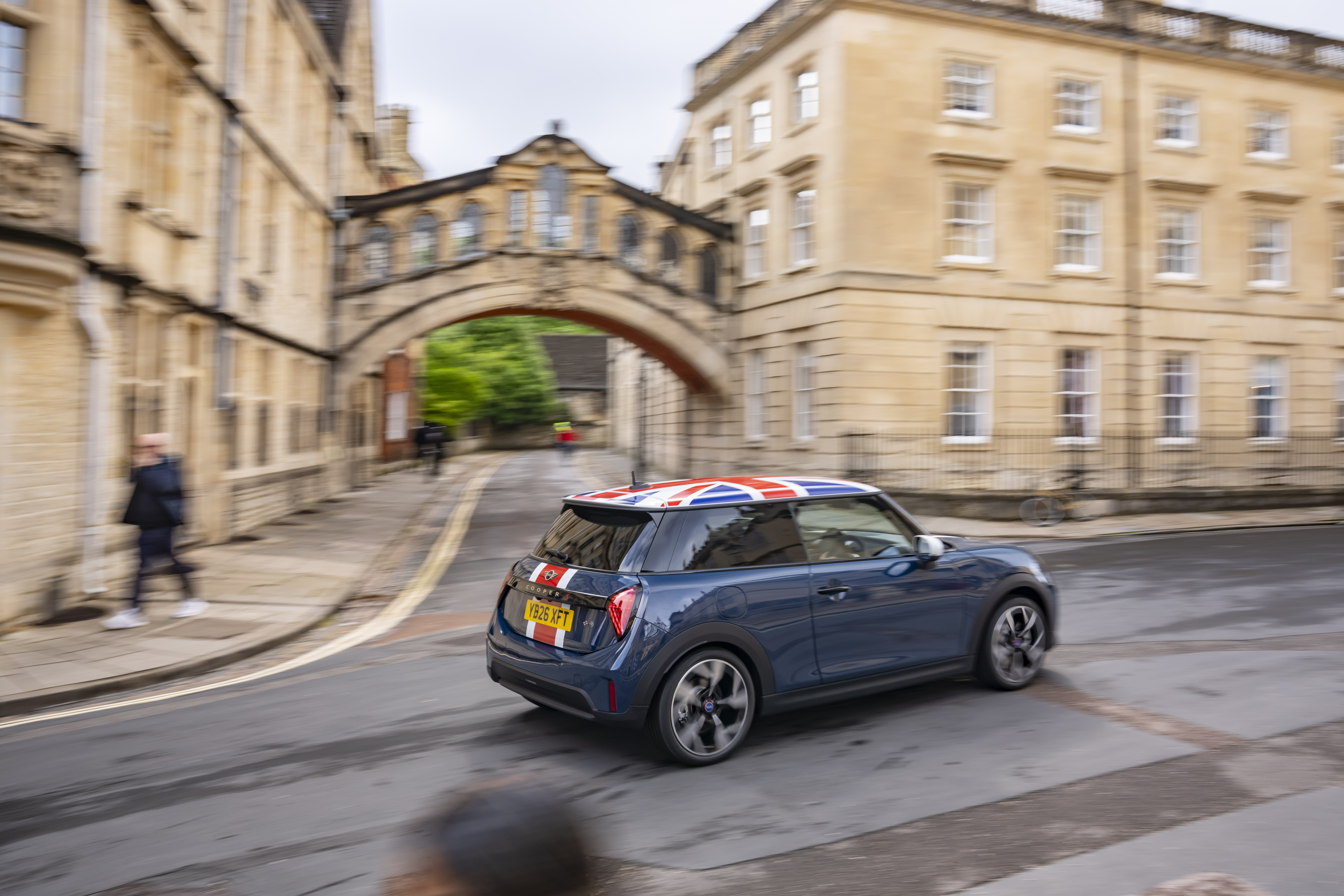 P90647812_highRes_mini-cooper-s-oxford