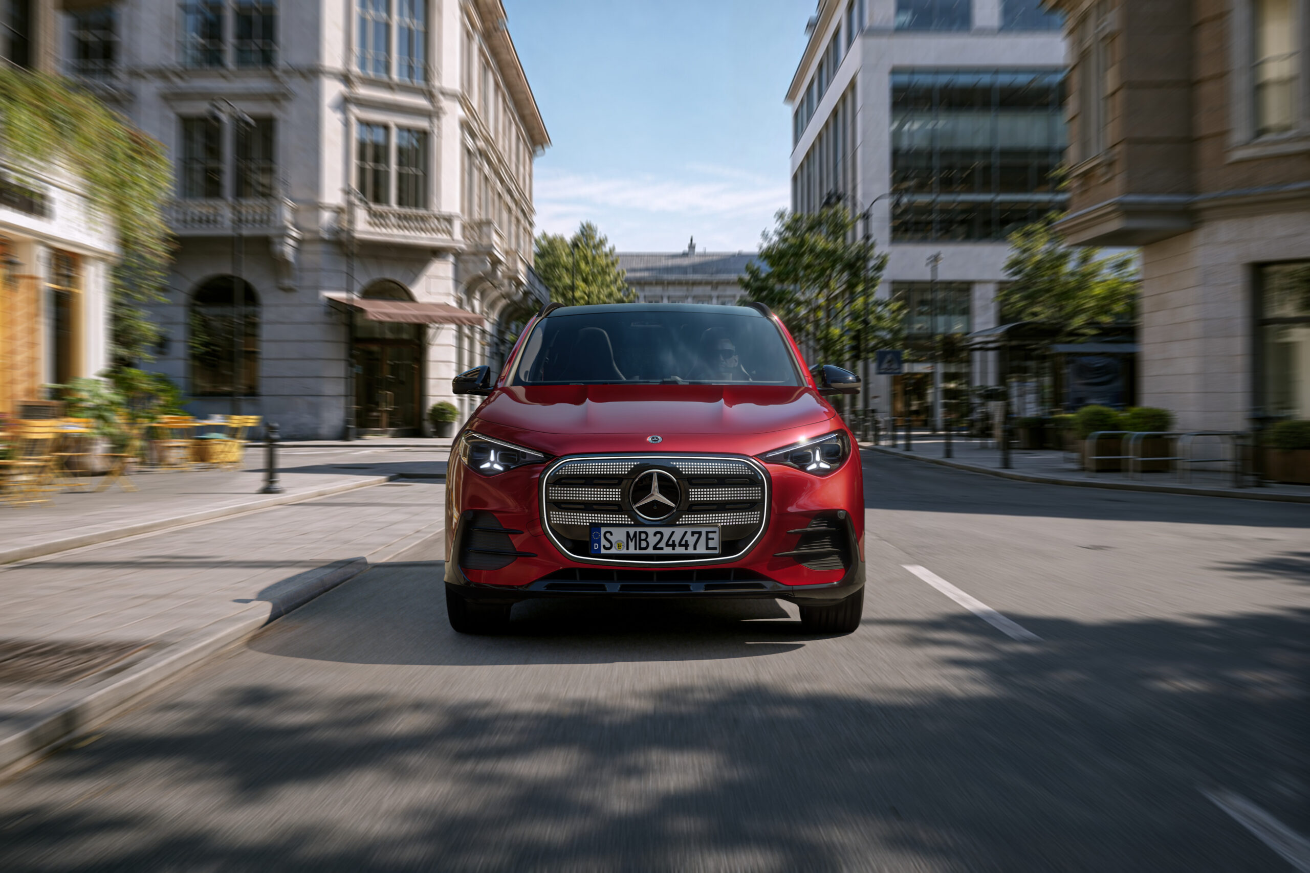 Der neue elektrische Mercedes-Benz GLA.Exterieur: MANUFAKTUR Patagonienrot MetallicInterieur: ARTICO man-made leather/MICROCUT microfibre black//The all-new Mercedes-Benz GLA electric.Exterior: MANUFAKTUR patagonia red metallicInterior: ARTICO ma