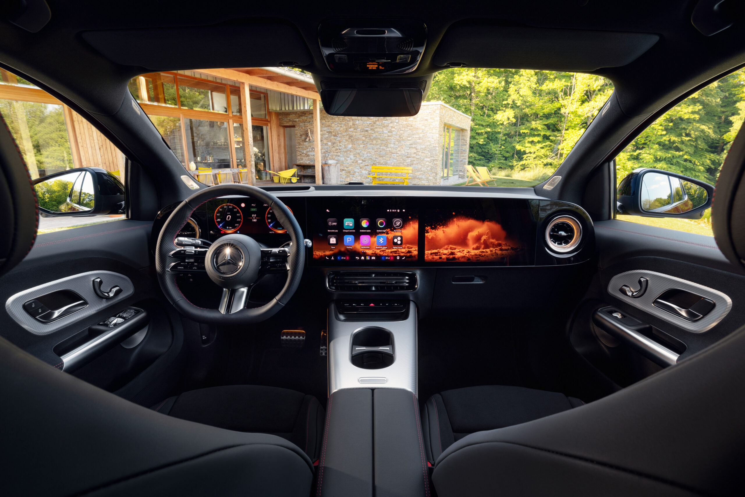 Der neue elektrische Mercedes-Benz GLA.Exterieur: MANUFAKTUR Patagonienrot MetallicInterieur: ARTICO man-made leather/MICROCUT microfibre black//The all-new Mercedes-Benz GLA electric.Exterior: MANUFAKTUR patagonia red metallicInterior: ARTICO ma