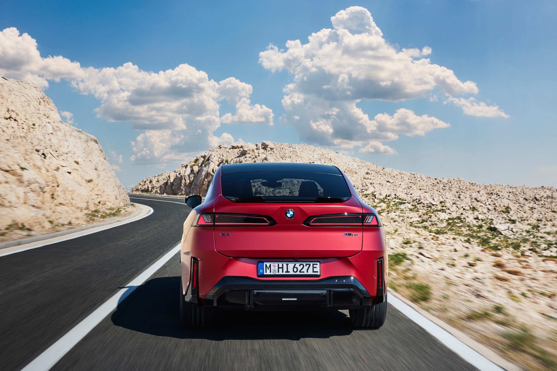 P90655730_lowRes_bmw-ix4-m60-xdrive-d
