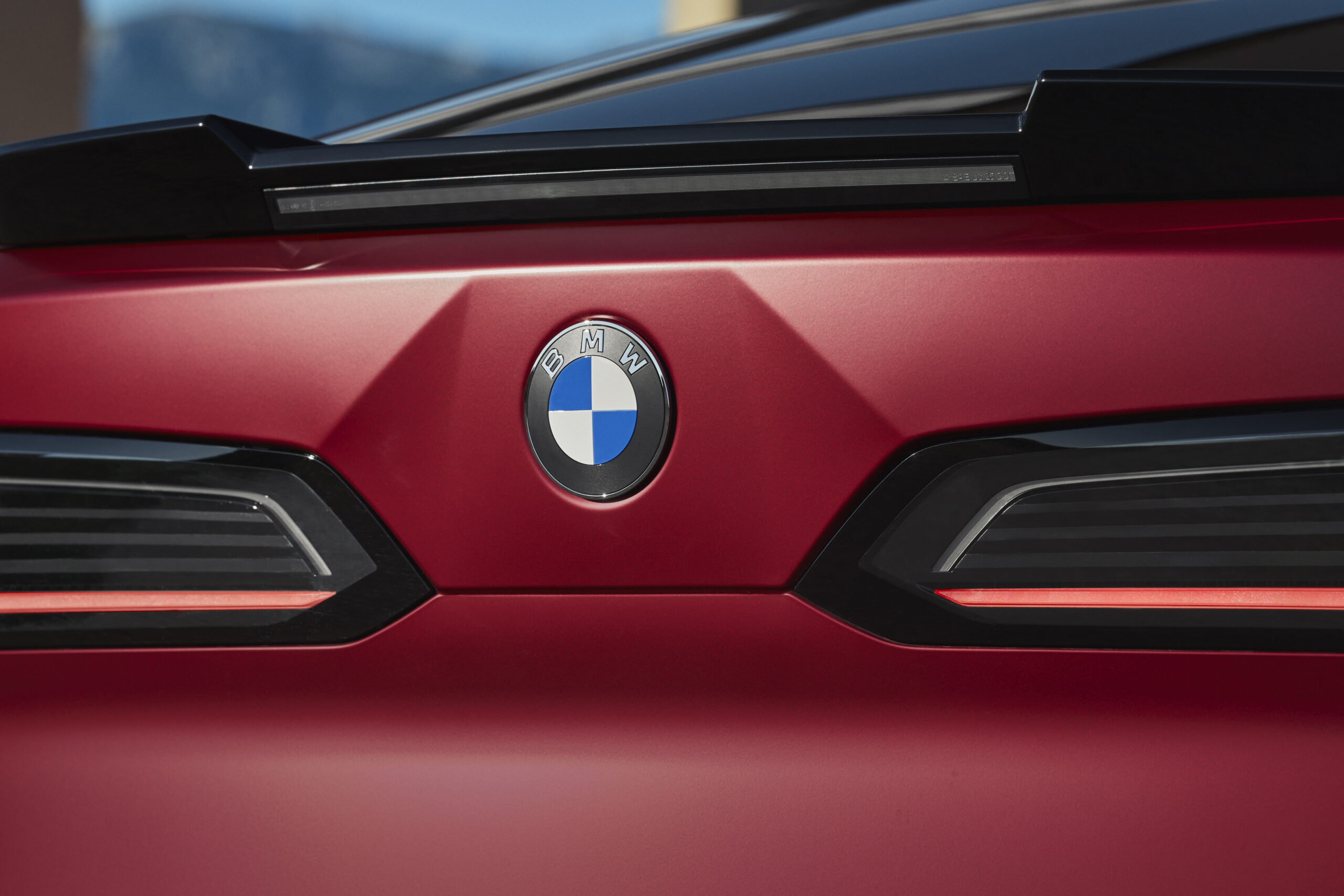 P90655805_highRes_bmw-ix4-m60-xdrive-i