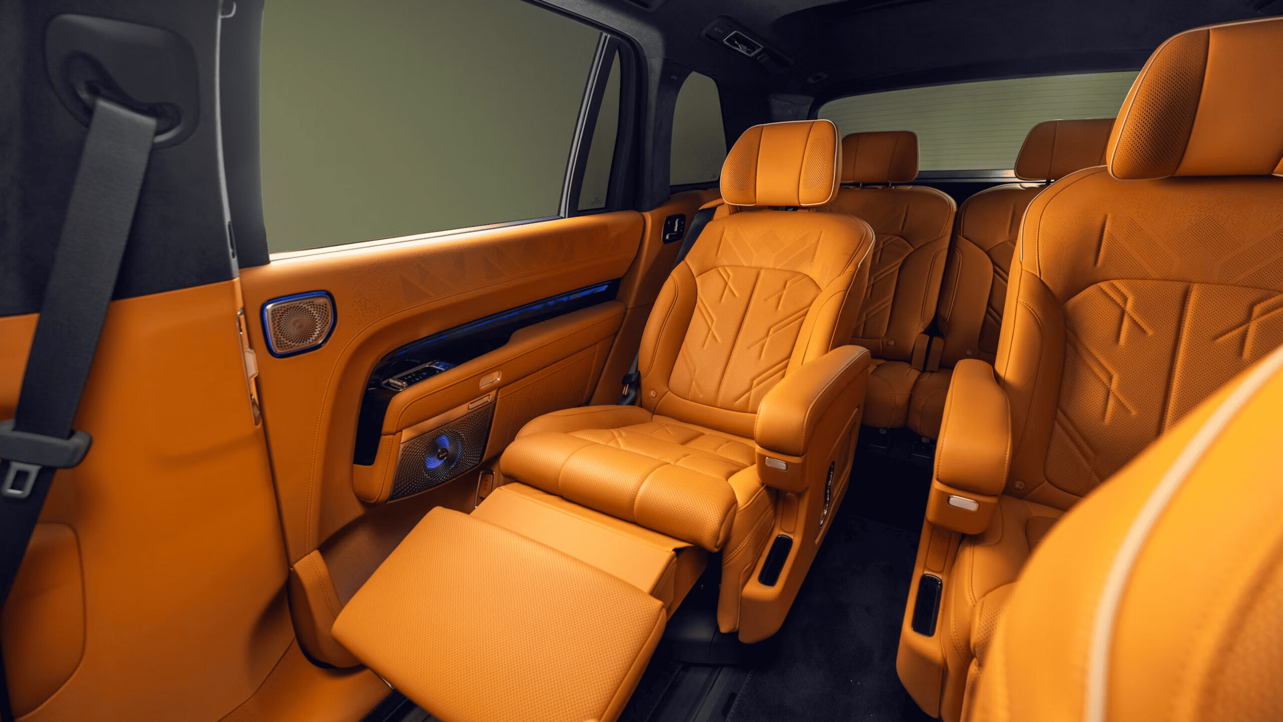 zeekr_9x_10_onyx_black_wheel_galaxy_satin_grille_caramel_brown_moonglade_blue_nappa_04_interior_view_1_4ffef4e10f_d65fff4577